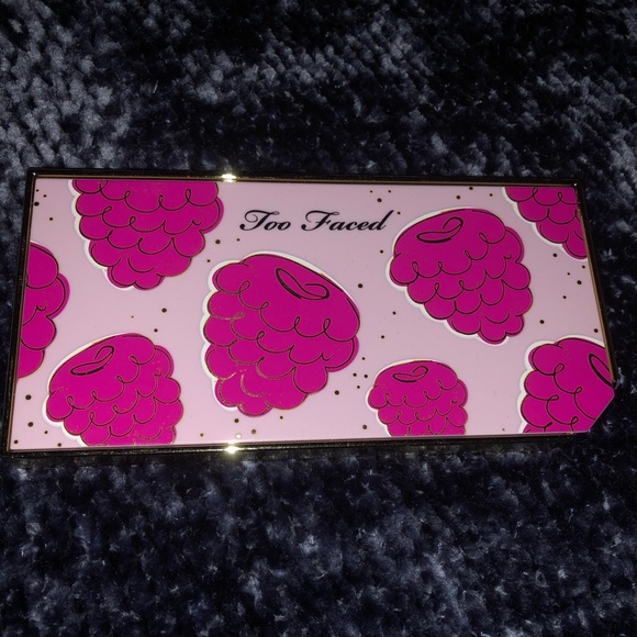 Too Faced Razzle Dazzle Berry Eyeshadow Palette - Picture 2 of 11